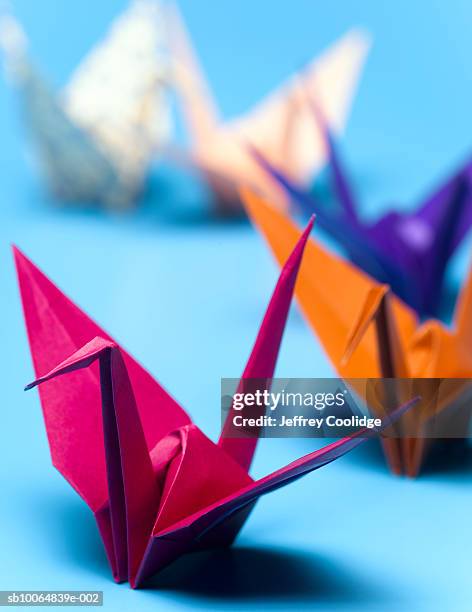 origami cranes, close-up (focus on foreground) - origami a forma di gru foto e immagini stock