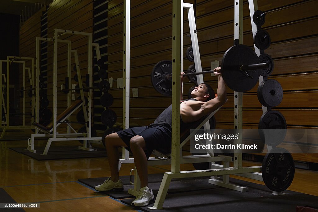 Teenage boy (16-17) practicing in health club