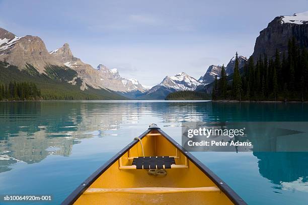 canada, jasper national park, view of mountains from canoe on lake maligne - proas fotografías e imágenes de stock