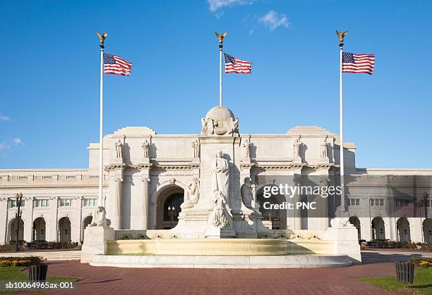 usa, washington dc, union station with flags - union station   washington dc bildbanksfoton och bilder