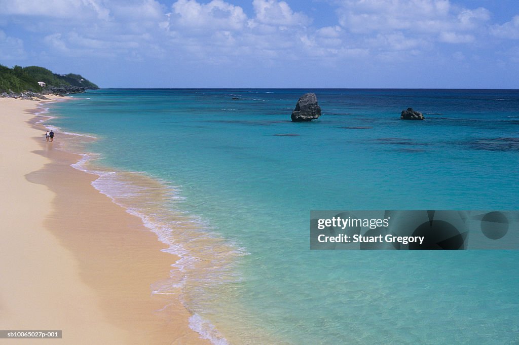 Bermuda, Warwick Long Bay with couple walking in distance