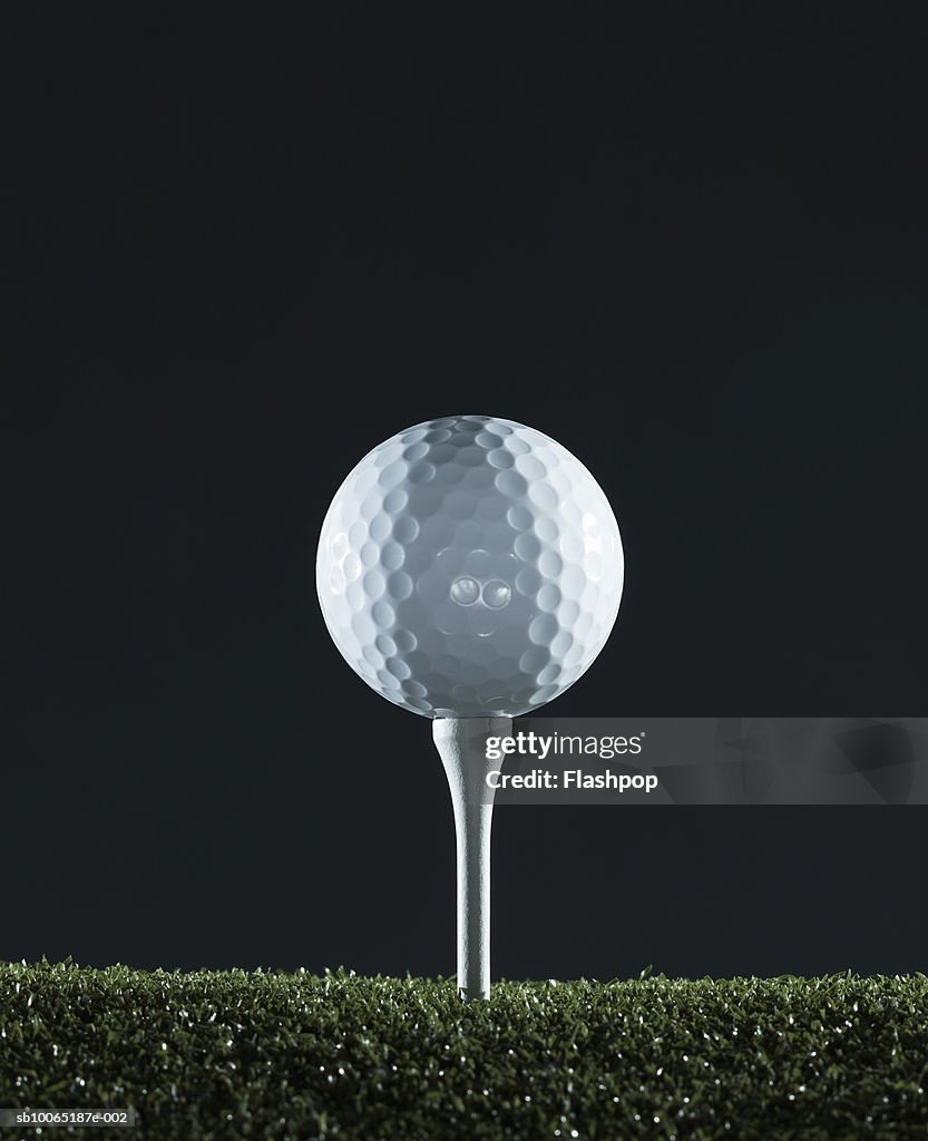 Golf ball on tee (surface level)