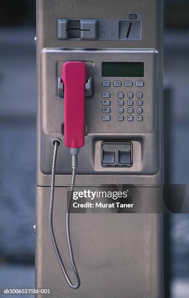 public pay telephone in potsdamer platz - telefonzelle stock-fotos und bilder