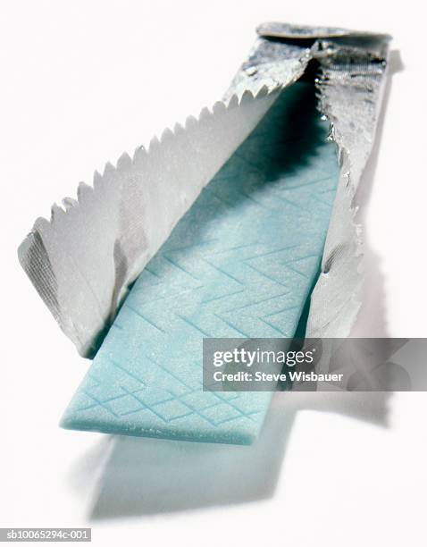 chewing gum in foil, studio shot, close-up - bubble gum stock pictures, royalty-free photos & images