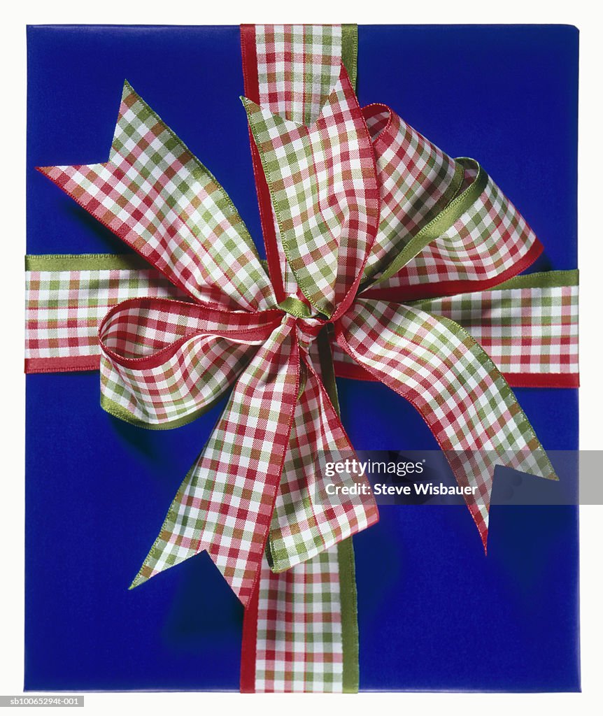 Wrapped gift with checked ribbon and bow, studio shot, close-up