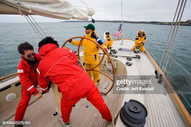 crew sailing racing yacht - squadra di vela foto e immagini stock