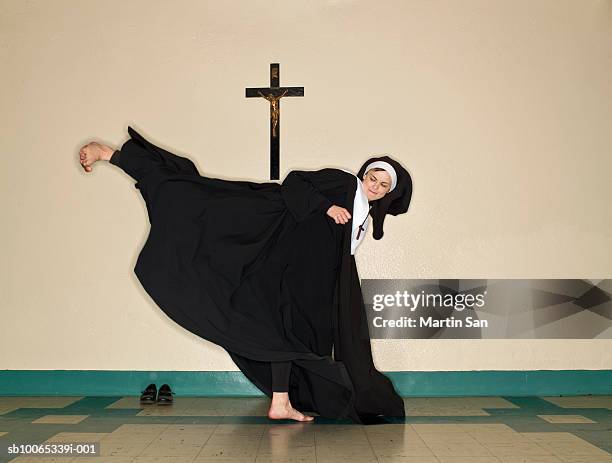 young nun praticising karate - monja fotografías e imágenes de stock