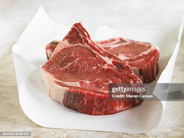 raw beef on parchment paper - rood vlees stockfoto's en -beelden