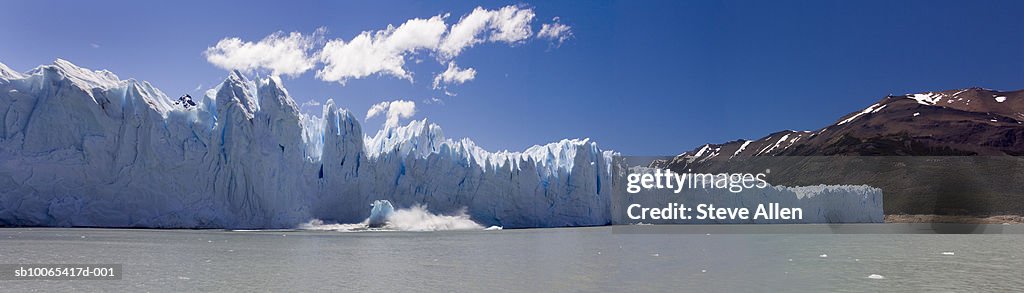 Argentina, Patagonia, ice falling off Puerto Moreno Glacier