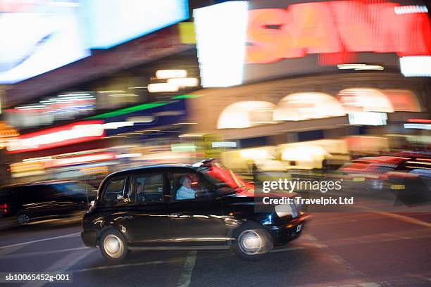 uk, london, piccadilly circus, taxi (blurred motion) - picadilly lights stock-fotos und bilder