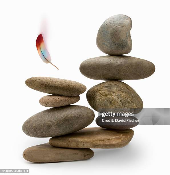 White Feathers Falling Stock-Fotos und Bilder - Getty Images