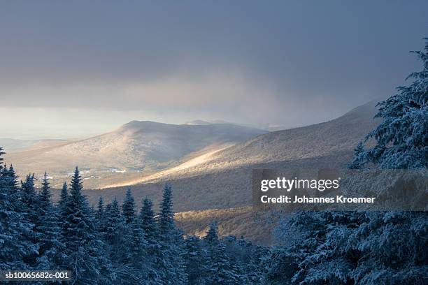 usa, vermont, killington, winter landscape - vermont fotografías e imágenes de stock