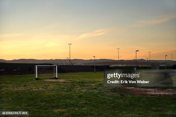 soccer field at sunset - sports venue fotografías e imágenes de stock