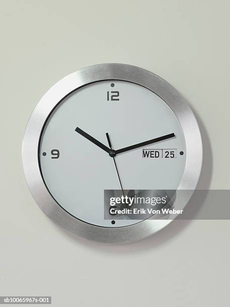 clock on wall - wanduhr stock-fotos und bilder
