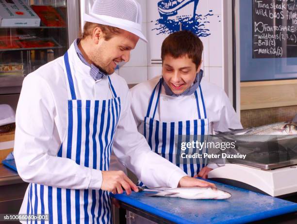 Fishmonger Training 723 Fishmonger Uk Stock Photos, High-Res Pictures, and Images - Getty ...