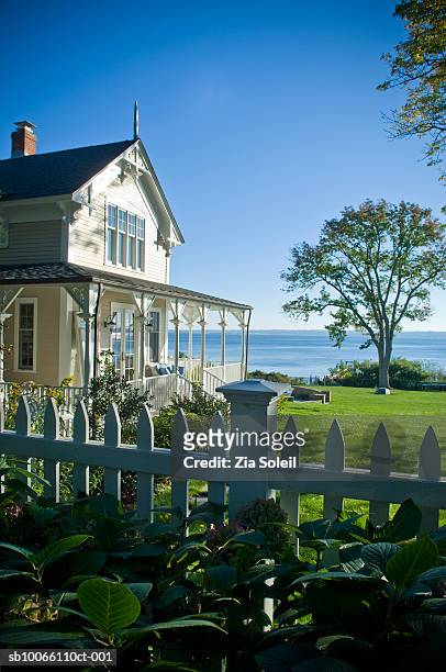 house by sea - rhode island homes stock pictures, royalty-free photos & images