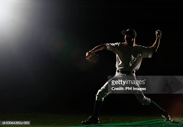 baseball pitcher releasing ball - baseball strip fotografías e imágenes de stock