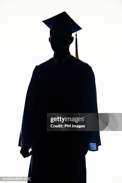 silhouette of man wearing graduation cap and gown against white background, close-up - graduation clothing stockfoto's en -beelden