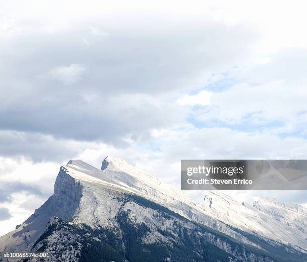 canada, alberta, banff national park, mount rundle peak - monte rundle - fotografias e filmes do acervo