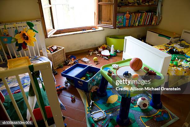 kid's messy room with toys - zimmer chaos stock-fotos und bilder