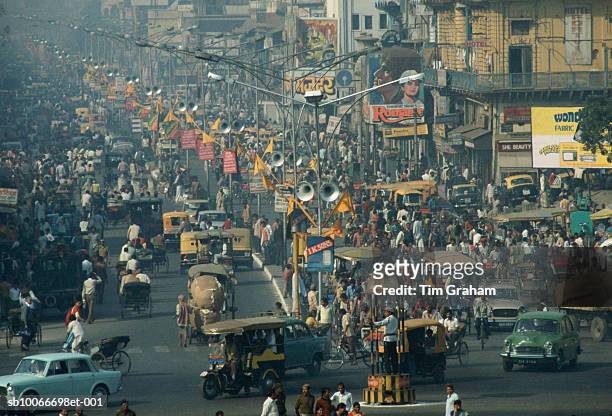 crowded street, delhi, india - delhi pollution bildbanksfoton och bilder