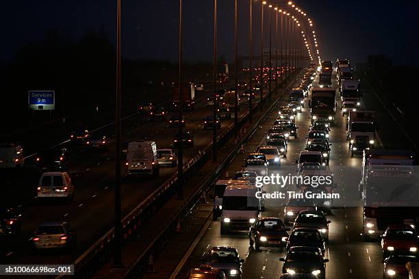 traffic on m1 motorway, england, uk - lorry uk photos et images de collection