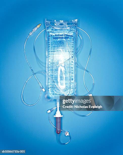 sodium chlorde injection bag and tubes, studio shot - iv drip stockfoto's en -beelden