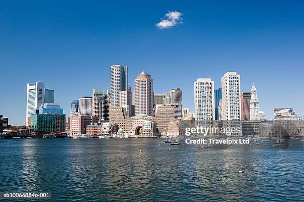 usa, massachusetts, boston, city skyline from harbour - 下錨 個照片及圖片檔