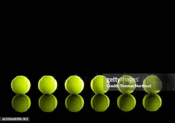 bolas de ténis em linha - tennis ball imagens e fotografias de stock