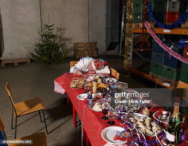 A Messy Table After A Party Photos and Premium High Res Pictures ...