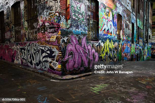 australia, melbourne, graffiti on wall - australia city night stock pictures, royalty-free photos & images