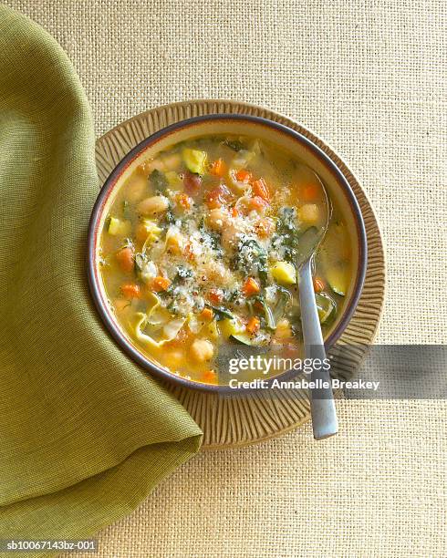 bowl of vegetable soup, view from above - minestrone stock-fotos und bilder