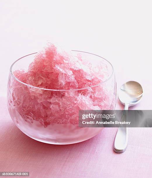 rose granita in glass bowl - sorbetto stockfoto's en -beelden