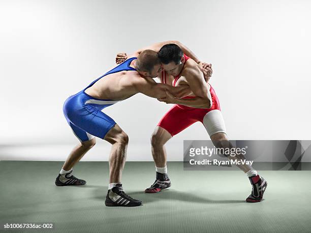 wrestlers fighting (studio shot) - wrestling fotografías e imágenes de stock