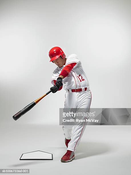 baseball batter, studio shot - bat stockfoto's en -beelden