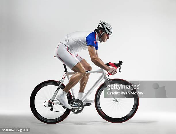 cyclist, studio shot - bike white background stockfoto's en -beelden