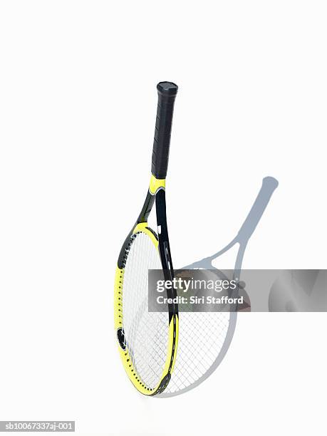 tennis racket on white background - raqueta fotografías e imágenes de stock