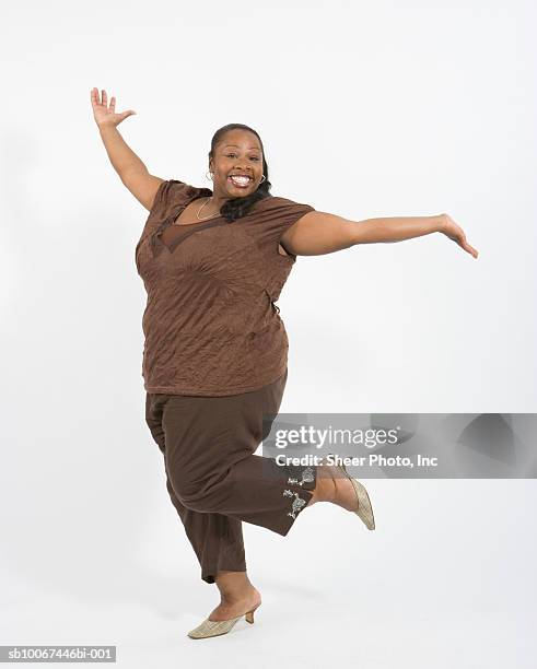 woman dancing, portrait - fat woman dancing stockfoto's en -beelden