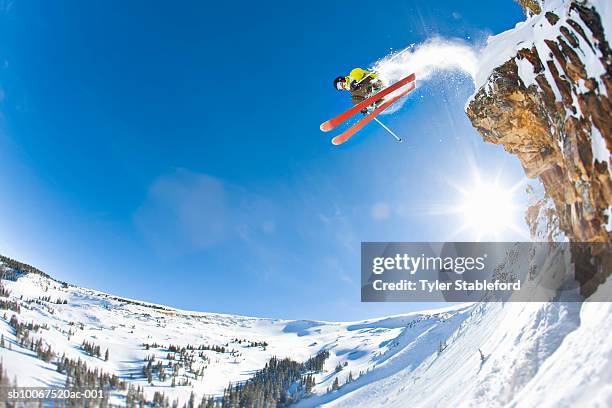 freestyle skier jumping off cliff - exhilaration fotografías e imágenes de stock