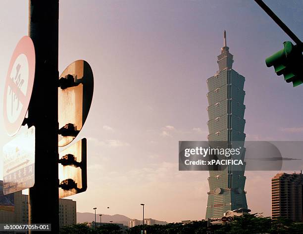 taiwan, taipei, taipei 101 towering over city - taiwan 101 stock pictures, royalty-free photos & images