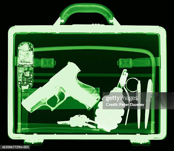 x-ray of suitcase, close-up - terrorisme stockfoto's en -beelden
