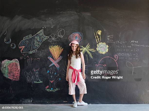 girl (8-9 years) standing in front of chalkboard, portrait - 8 9 years 個照片及圖片檔