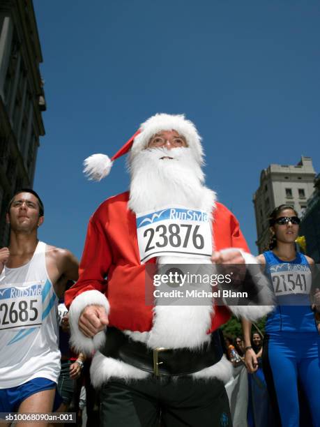santa claus running in marathon - running funny stock pictures, royalty-free photos & images