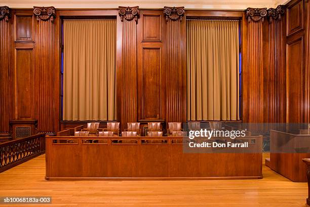 jury box in courtroom - palácio de justiça - fotografias e filmes do acervo