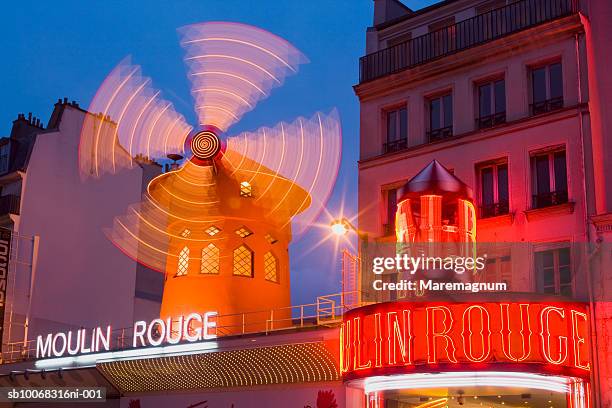 france, ile-de-france, paris, place pigalle, moulin rouge - the place pigalle in paris stock pictures, royalty-free photos & images