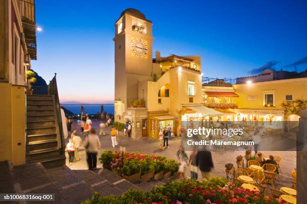 italy, capri, square umberto - isola di capri 個照片及圖片檔