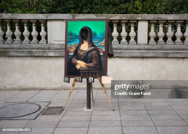 mona lisa picture frame with obscured face - incomplete stock pictures, royalty-free photos & images