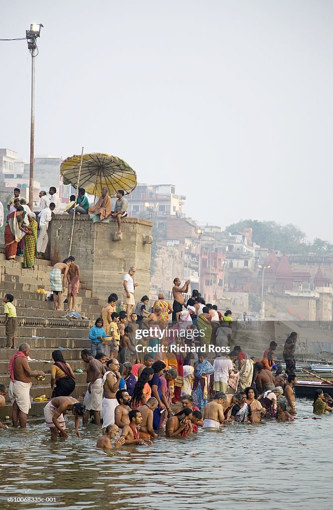 India, Uttar Pradesh, Varanasi, Pilgrims on ghats