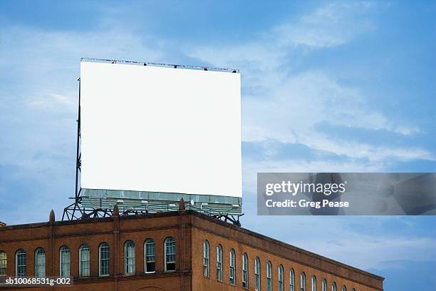 usa, maryland, baltimore, billboard on copycat building, low angle view - gewerbliches schild stock-fotos und bilder