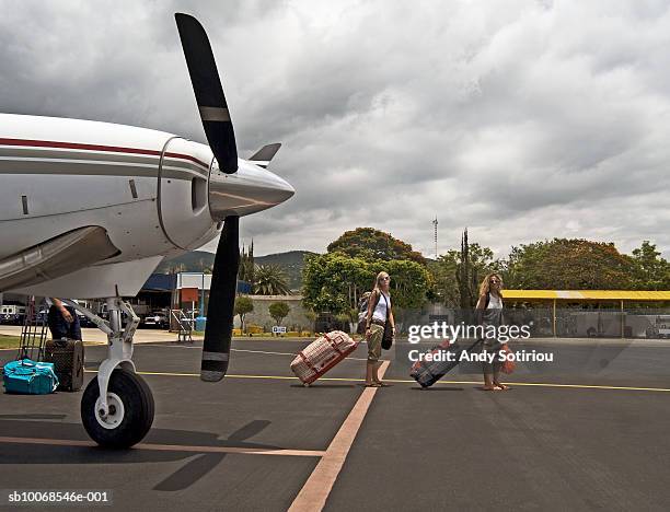 mexico, oaxaca, two female tourists disembarking airplane at puerto escondido airport - airport of oaxaca stock pictures, royalty-free photos & images
